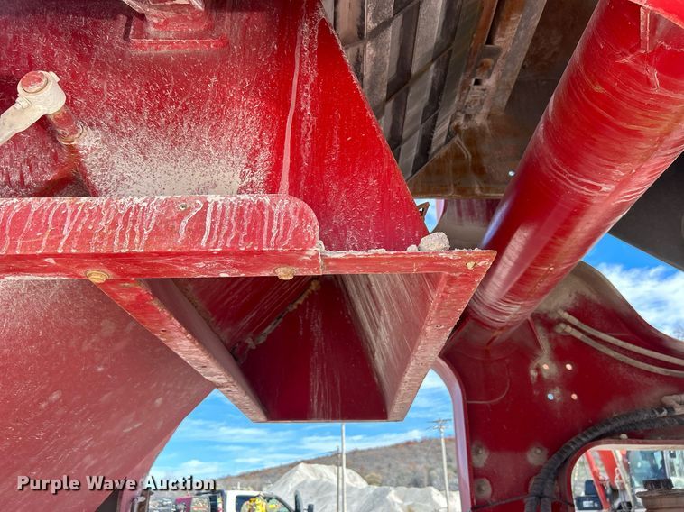 image for item DL7142 2016 Striker Crushing & Screening H5400  crusher