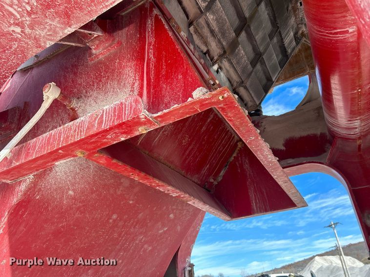 image for item DL7142 2016 Striker Crushing & Screening H5400  crusher