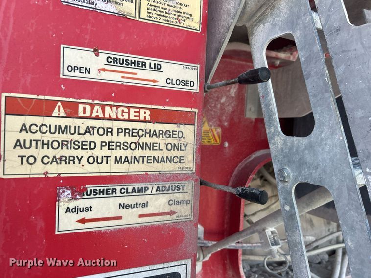 image for item DL7142 2016 Striker Crushing & Screening H5400  crusher