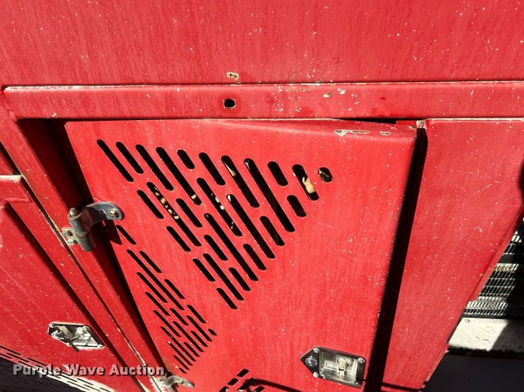 image for item DL7142 2016 Striker Crushing & Screening H5400  crusher