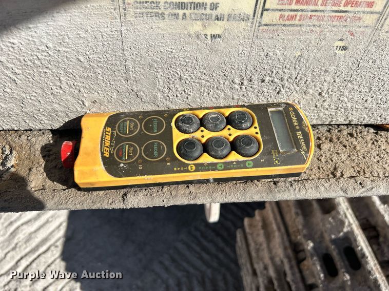 image for item DL7142 2016 Striker Crushing & Screening H5400  crusher