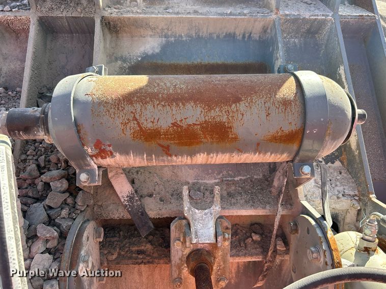 image for item DL7142 2016 Striker Crushing & Screening H5400  crusher