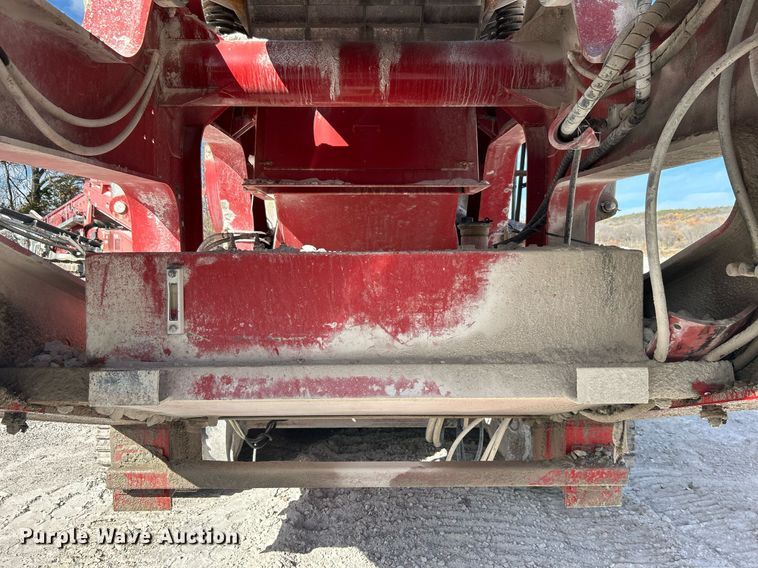 image for item DL7142 2016 Striker Crushing & Screening H5400  crusher