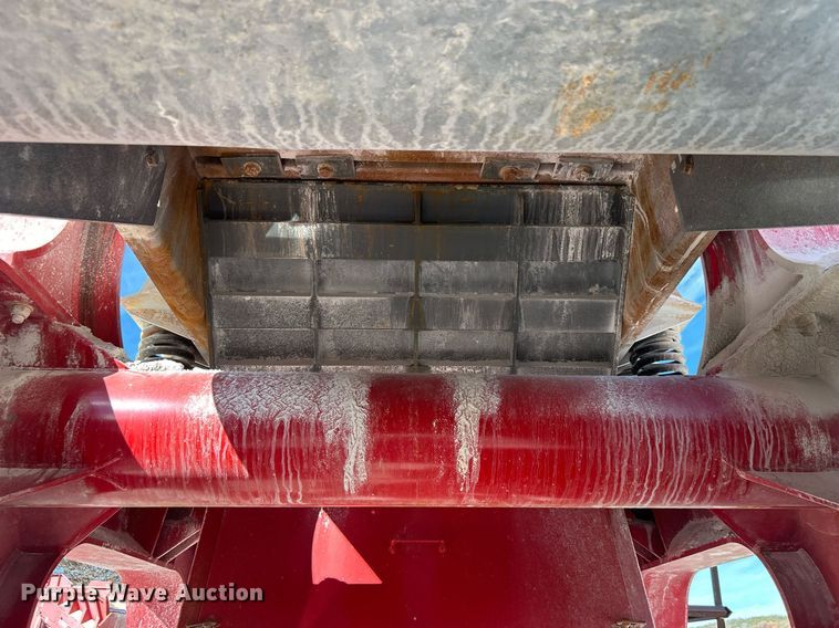 image for item DL7142 2016 Striker Crushing & Screening H5400  crusher