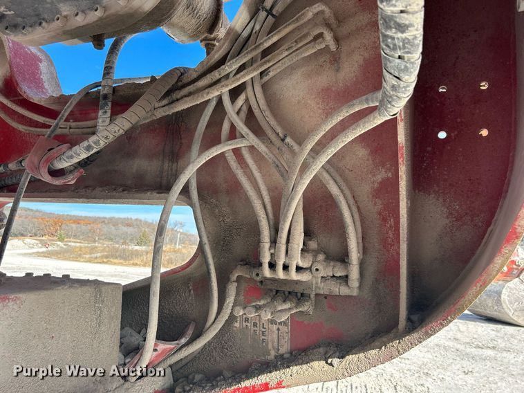 image for item DL7142 2016 Striker Crushing & Screening H5400  crusher