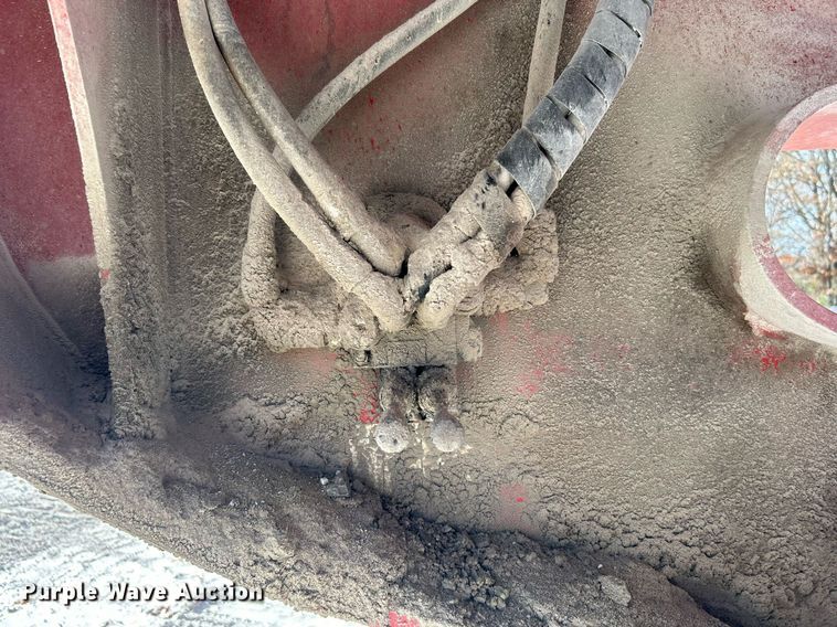 image for item DL7142 2016 Striker Crushing & Screening H5400  crusher