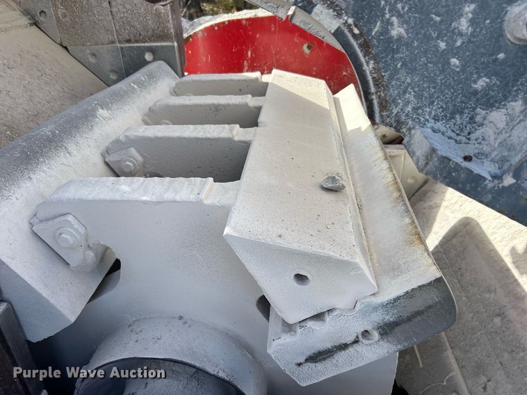 image for item DL7142 2016 Striker Crushing & Screening H5400  crusher