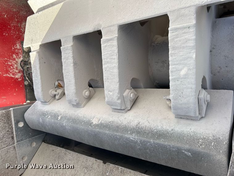 image for item DL7142 2016 Striker Crushing & Screening H5400  crusher