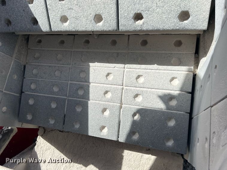 image for item DL7142 2016 Striker Crushing & Screening H5400  crusher