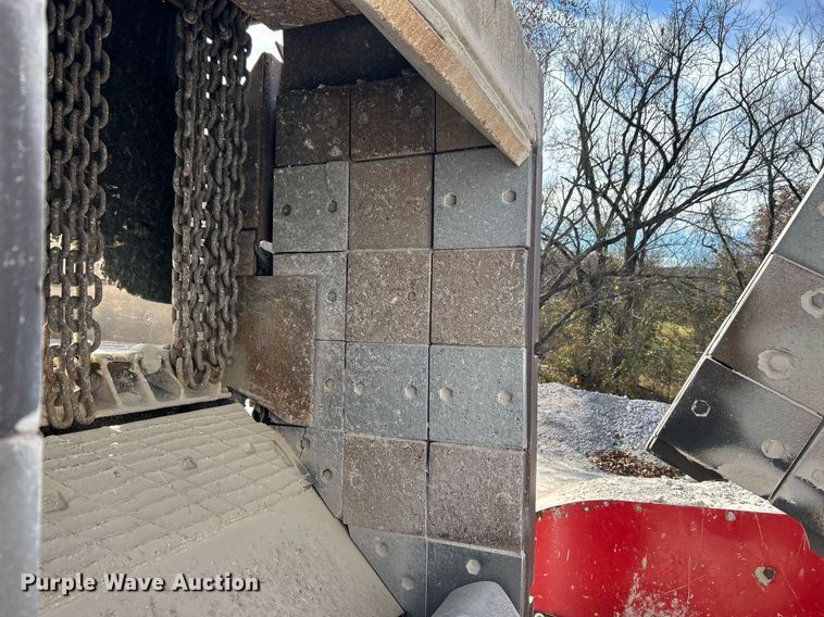 image for item DL7142 2016 Striker Crushing & Screening H5400  crusher