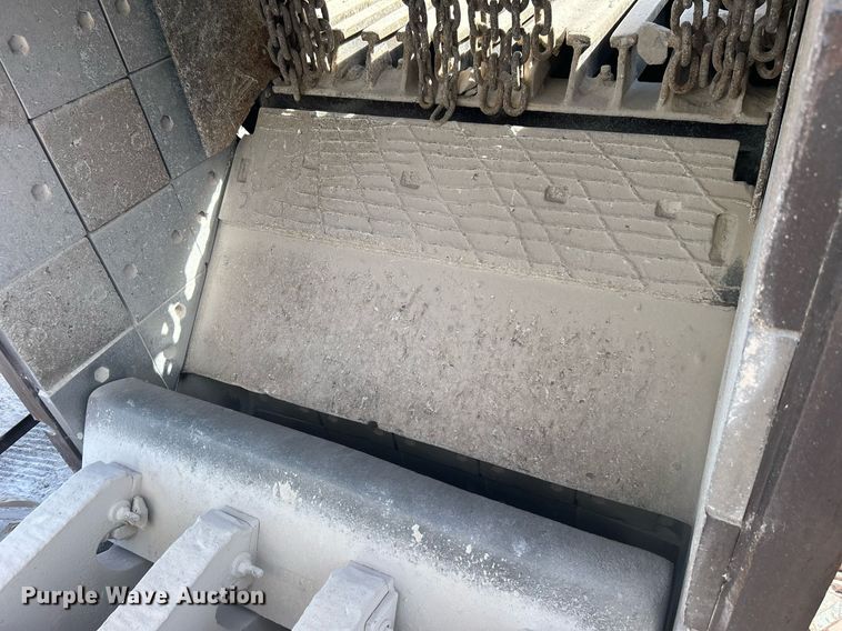 image for item DL7142 2016 Striker Crushing & Screening H5400  crusher