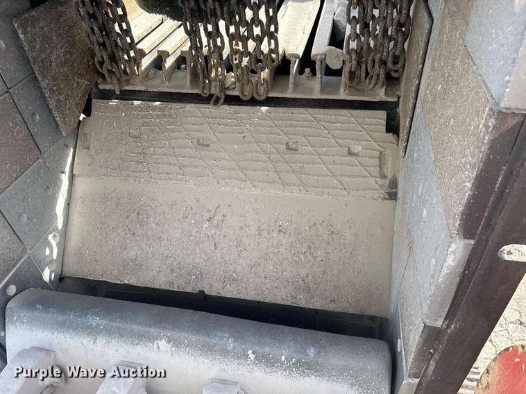 image for item DL7142 2016 Striker Crushing & Screening H5400  crusher