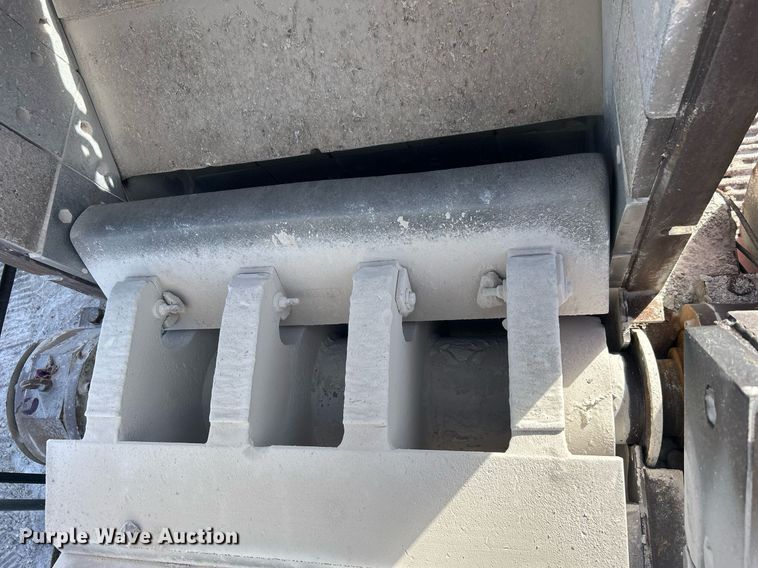 image for item DL7142 2016 Striker Crushing & Screening H5400  crusher