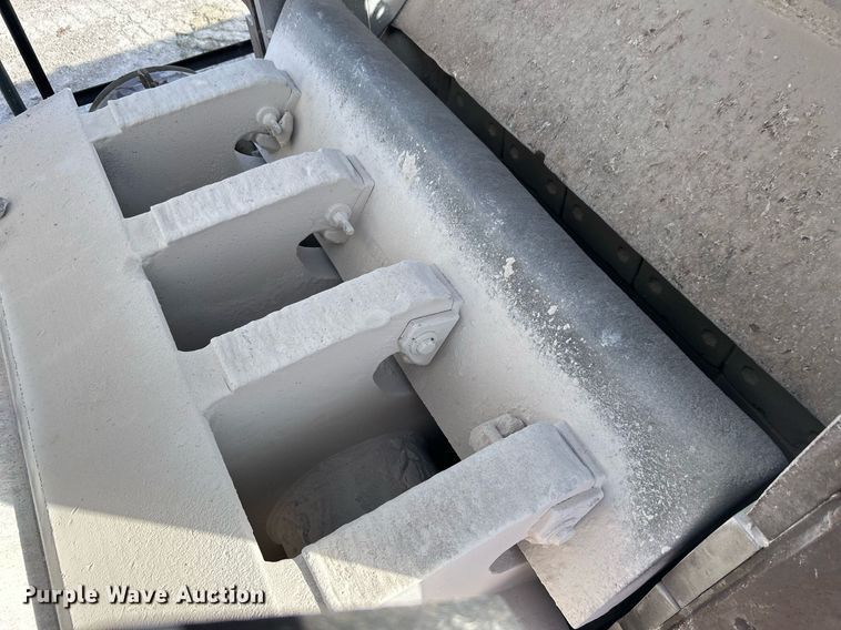 image for item DL7142 2016 Striker Crushing & Screening H5400  crusher