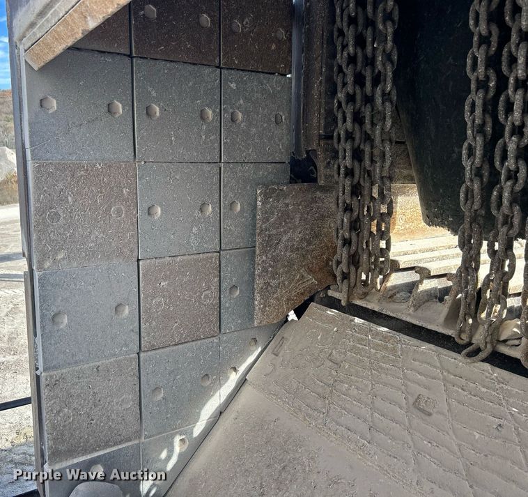 image for item DL7142 2016 Striker Crushing & Screening H5400  crusher