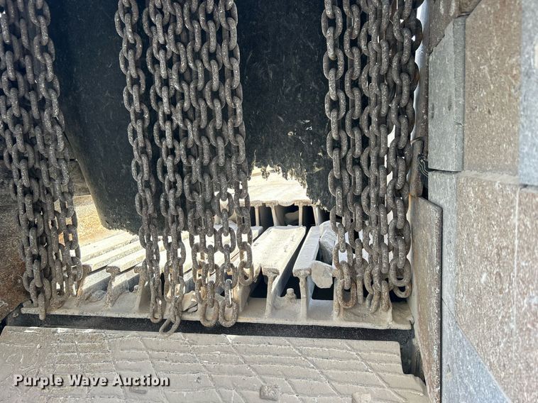 image for item DL7142 2016 Striker Crushing & Screening H5400  crusher