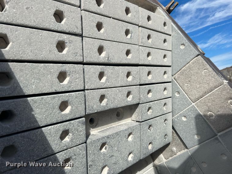 image for item DL7142 2016 Striker Crushing & Screening H5400  crusher