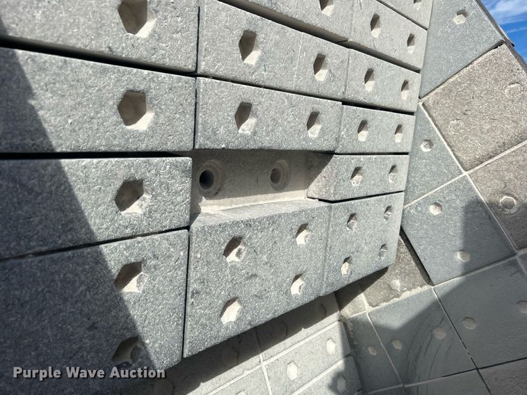 image for item DL7142 2016 Striker Crushing & Screening H5400  crusher