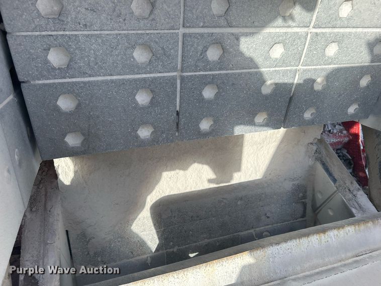 image for item DL7142 2016 Striker Crushing & Screening H5400  crusher