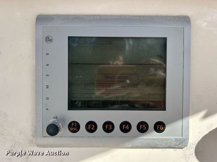 image for item DL7142 2016 Striker Crushing & Screening H5400  crusher