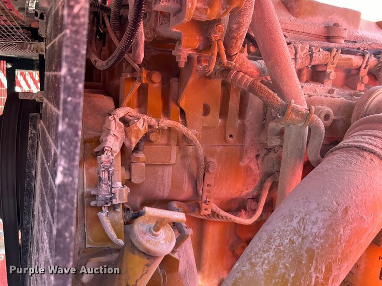 image for item DL7142 2016 Striker Crushing & Screening H5400  crusher