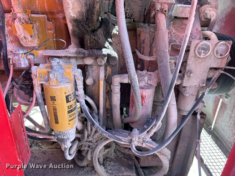 image for item DL7142 2016 Striker Crushing & Screening H5400  crusher