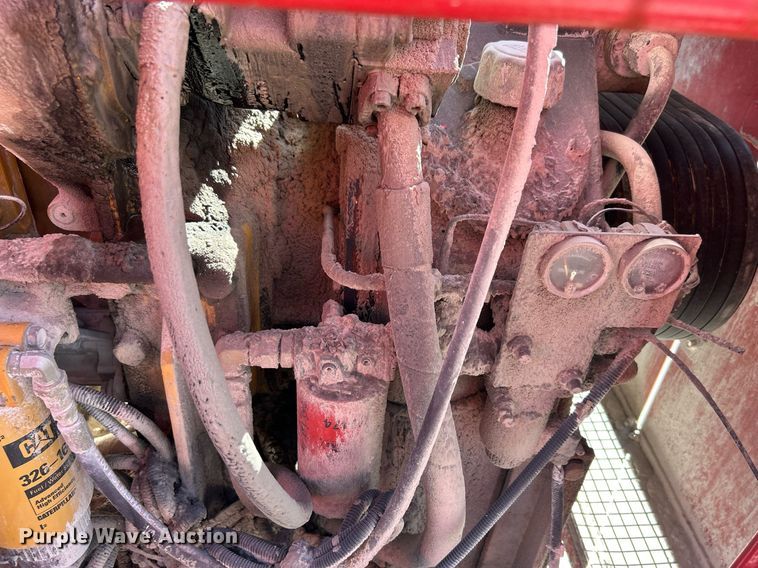 image for item DL7142 2016 Striker Crushing & Screening H5400  crusher