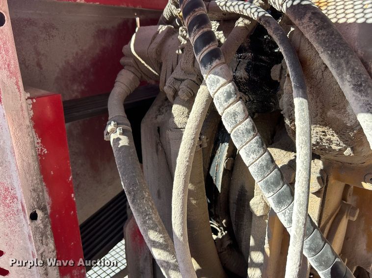 image for item DL7142 2016 Striker Crushing & Screening H5400  crusher