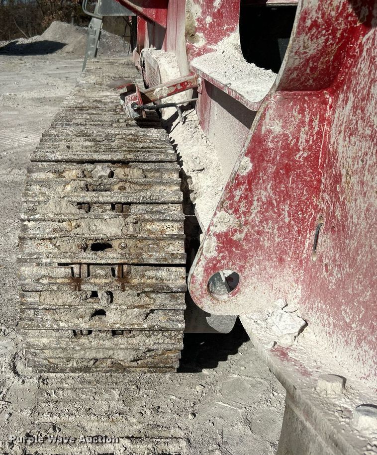 image for item DL7142 2016 Striker Crushing & Screening H5400  crusher