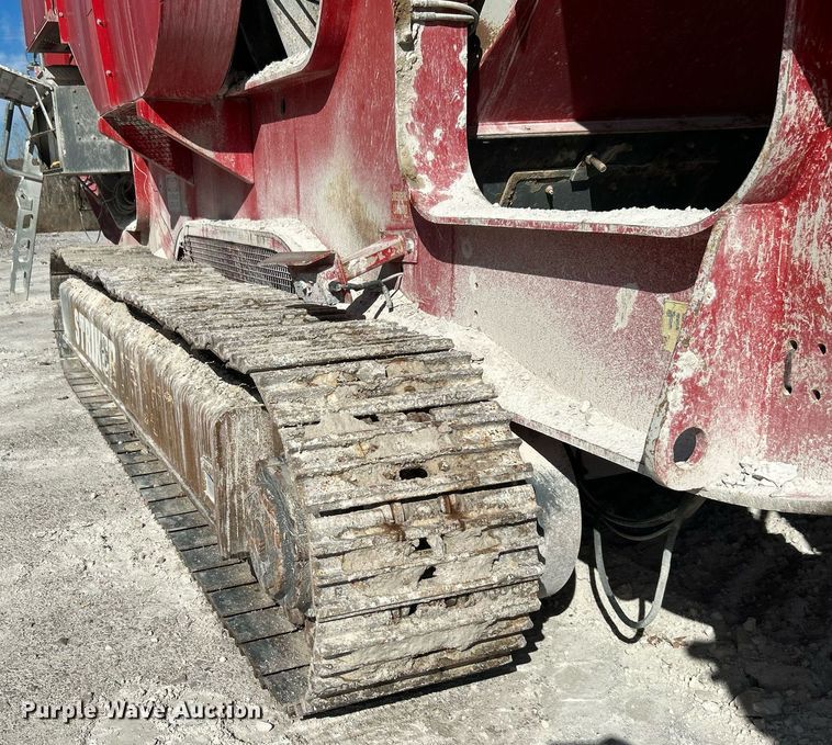 image for item DL7142 2016 Striker Crushing & Screening H5400  crusher