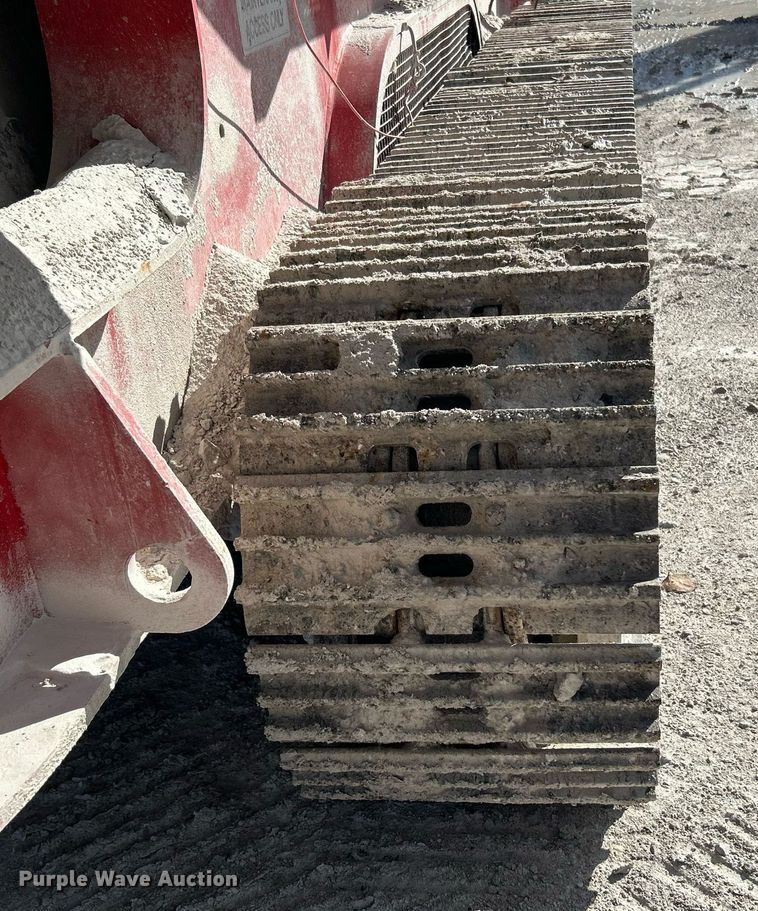 image for item DL7142 2016 Striker Crushing & Screening H5400  crusher