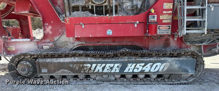 image for item DL7142 2016 Striker Crushing & Screening H5400  crusher