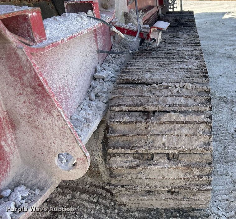 image for item DL7142 2016 Striker Crushing & Screening H5400  crusher