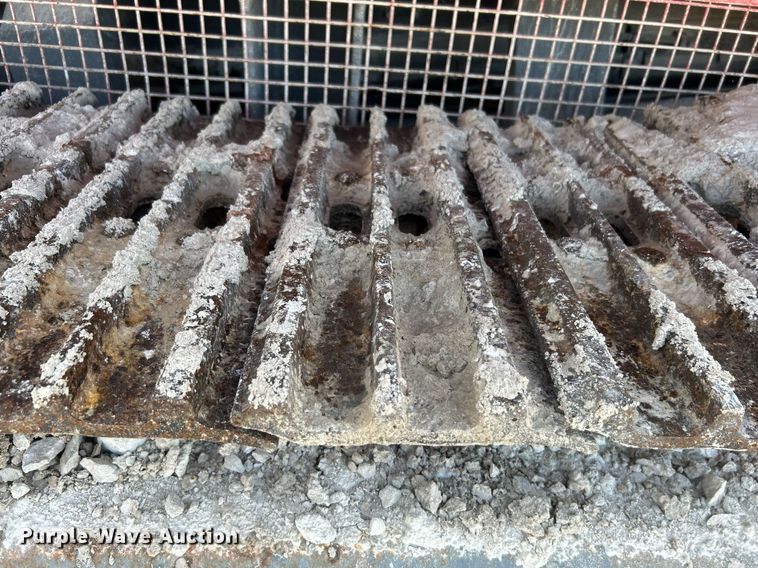 image for item DL7142 2016 Striker Crushing & Screening H5400  crusher