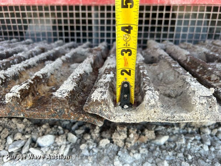 image for item DL7142 2016 Striker Crushing & Screening H5400  crusher