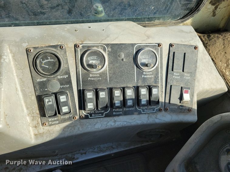 image for item DL7751 1998 Johnston 3000  street sweeper truck