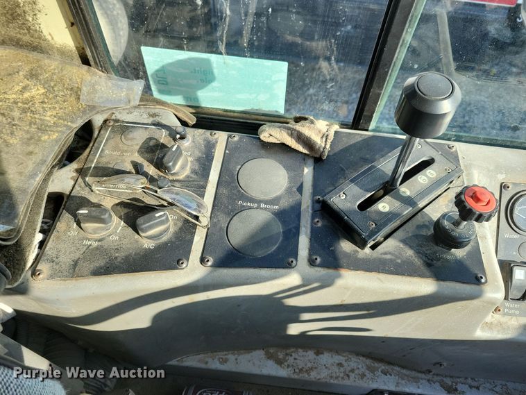 image for item DL7751 1998 Johnston 3000  street sweeper truck