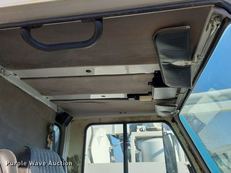 image for item DL7751 1998 Johnston 3000  street sweeper truck