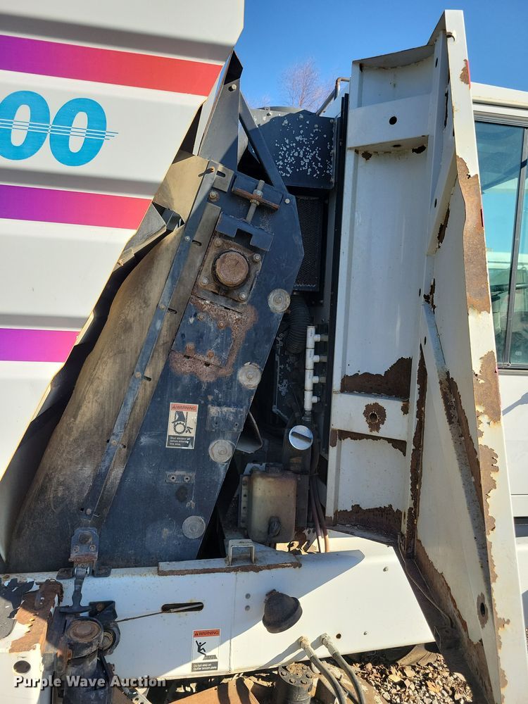 image for item DL7751 1998 Johnston 3000  street sweeper truck