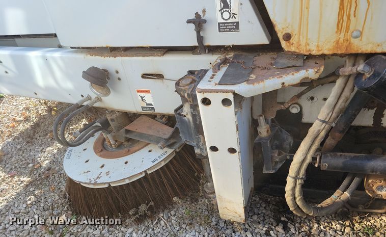 image for item DL7751 1998 Johnston 3000  street sweeper truck