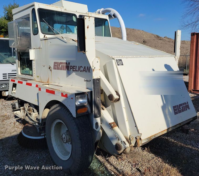 image for item DL7752 1992 Elgin Pelican Series P  street sweeper truck