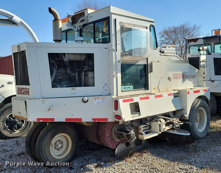 image for item DL7752 1992 Elgin Pelican Series P  street sweeper truck
