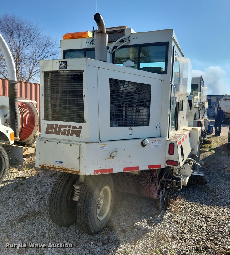 image for item DL7752 1992 Elgin Pelican Series P  street sweeper truck