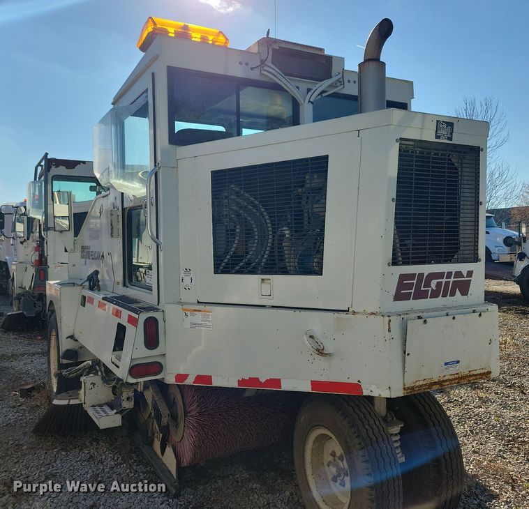 image for item DL7752 1992 Elgin Pelican Series P  street sweeper truck
