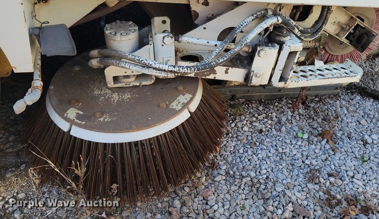 image for item DL7752 1992 Elgin Pelican Series P  street sweeper truck