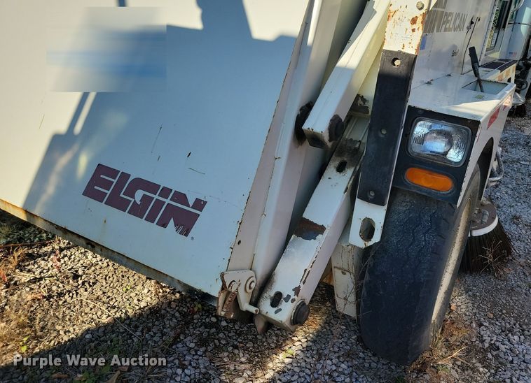 image for item DL7752 1992 Elgin Pelican Series P  street sweeper truck