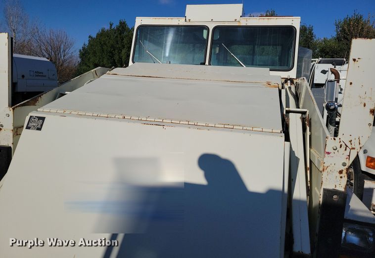 image for item DL7752 1992 Elgin Pelican Series P  street sweeper truck
