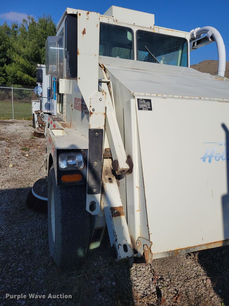 image for item DL7752 1992 Elgin Pelican Series P  street sweeper truck