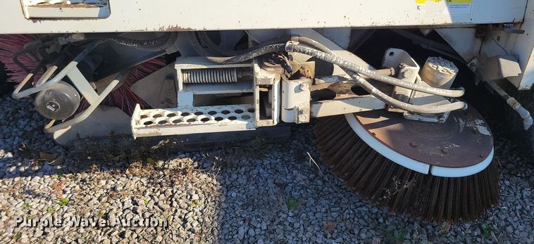 image for item DL7752 1992 Elgin Pelican Series P  street sweeper truck