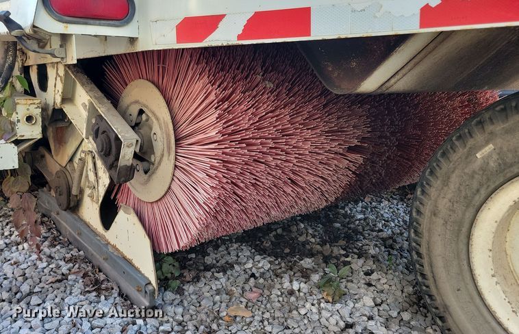 image for item DL7752 1992 Elgin Pelican Series P  street sweeper truck